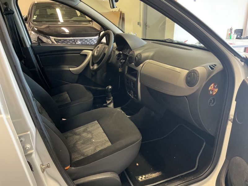 Dacia Sandero 1.2 Ambiance — zdjęcie 3