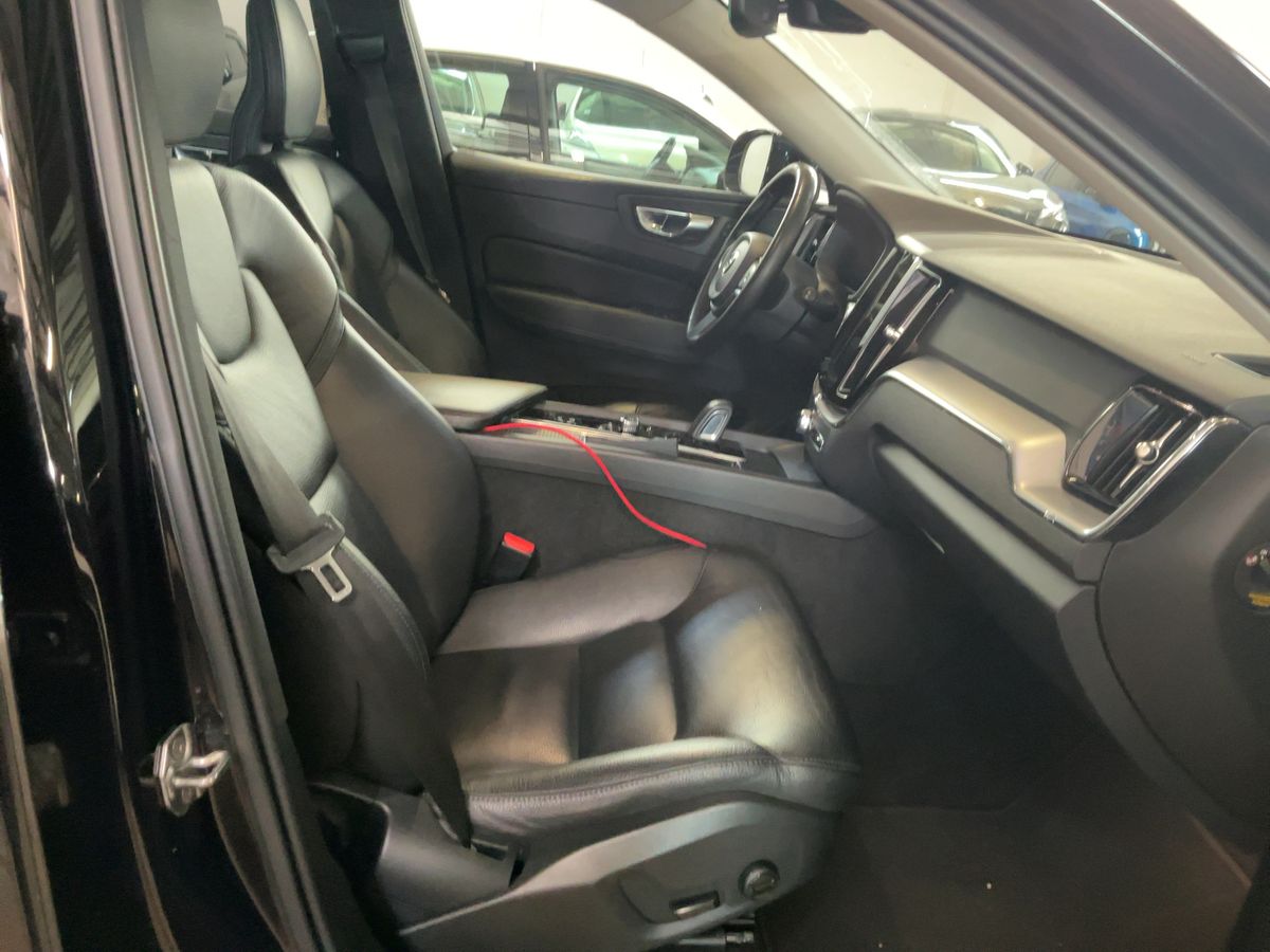 Volvo XC60 2020 — photo 17