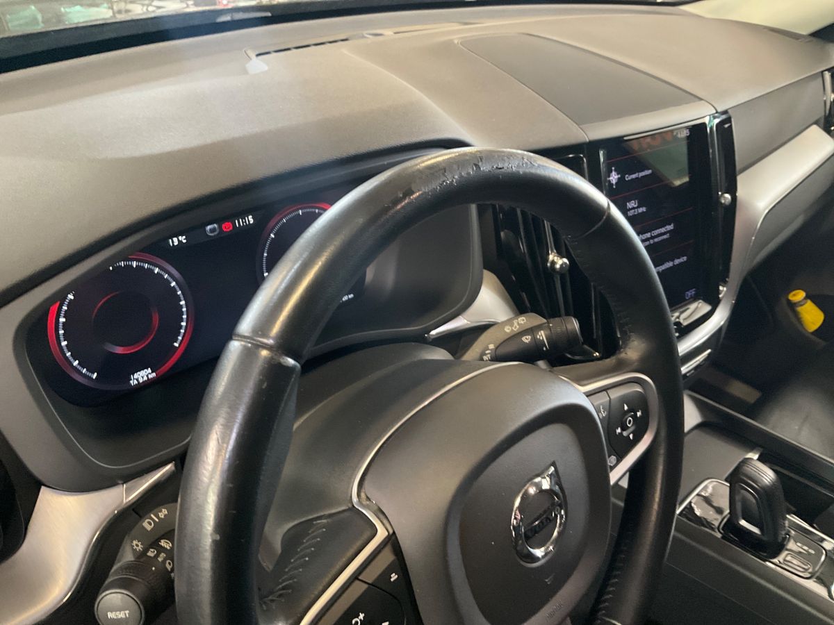 Volvo XC60 2020 — photo 28