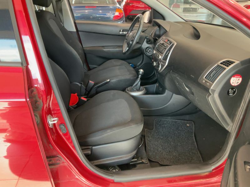 Hyundai i20 1.2 Classic 2015 – снимка 16
