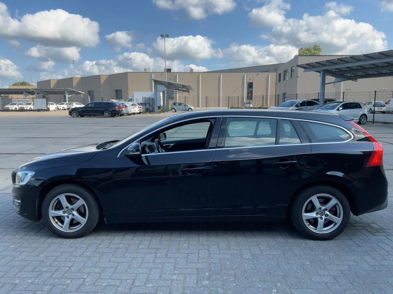 Volvo V60 2.0 D2 Momentum — zdjęcie 4