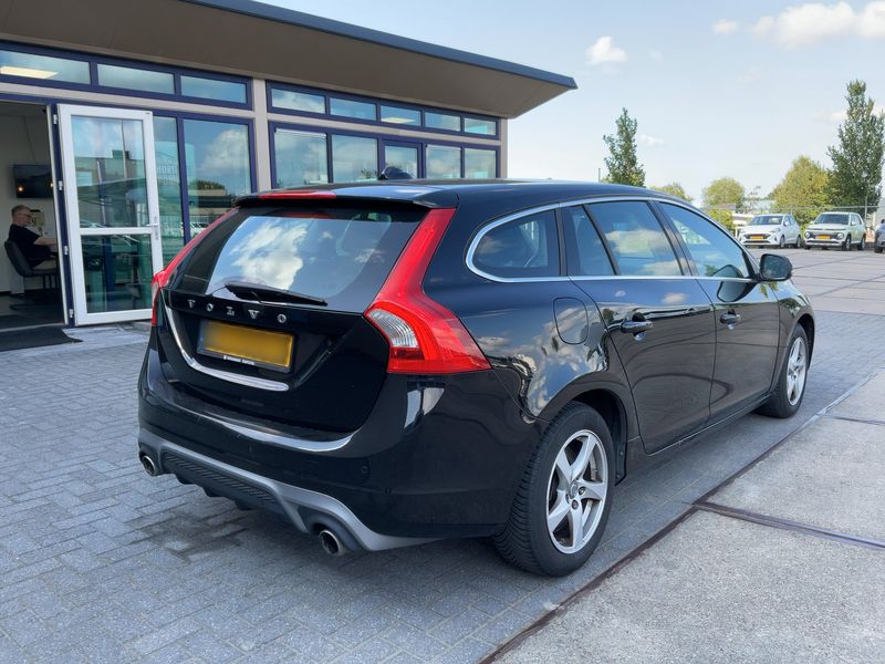 Volvo V60 2.0 D2 Momentum — zdjęcie 6