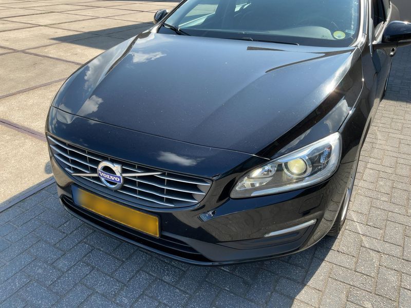 Volvo V60 2.0 D2 Momentum — zdjęcie 2
