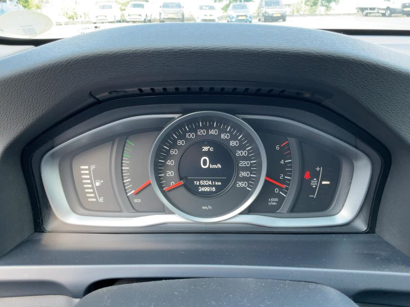 Volvo V60 2.0 D2 Momentum — zdjęcie 13