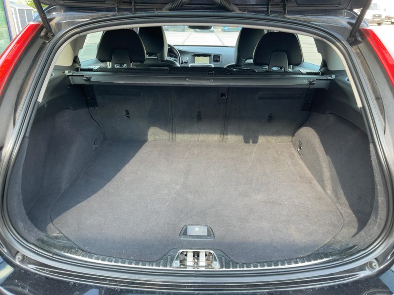 Volvo V60 2.0 D2 Momentum — zdjęcie 10