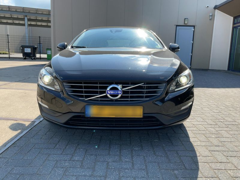 Volvo V60 2.0 D2 Momentum — zdjęcie 9