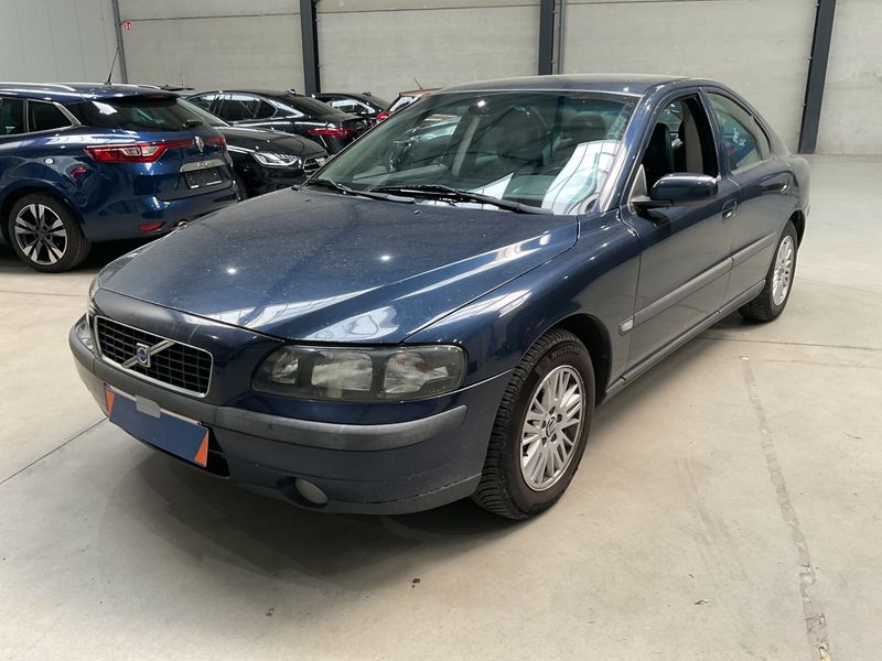 Volvo S60 2.4 D — zdjęcie 1