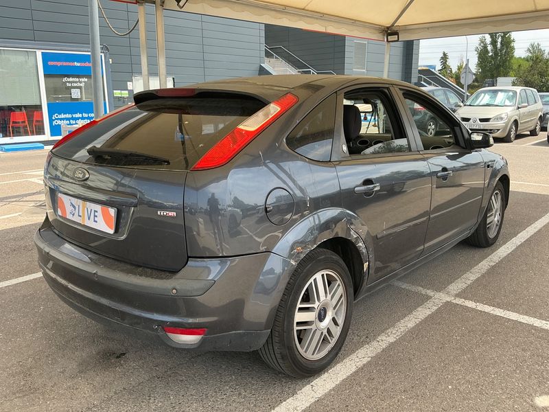 Ford Focus 1.8 TDCi Ghia — zdjęcie 2