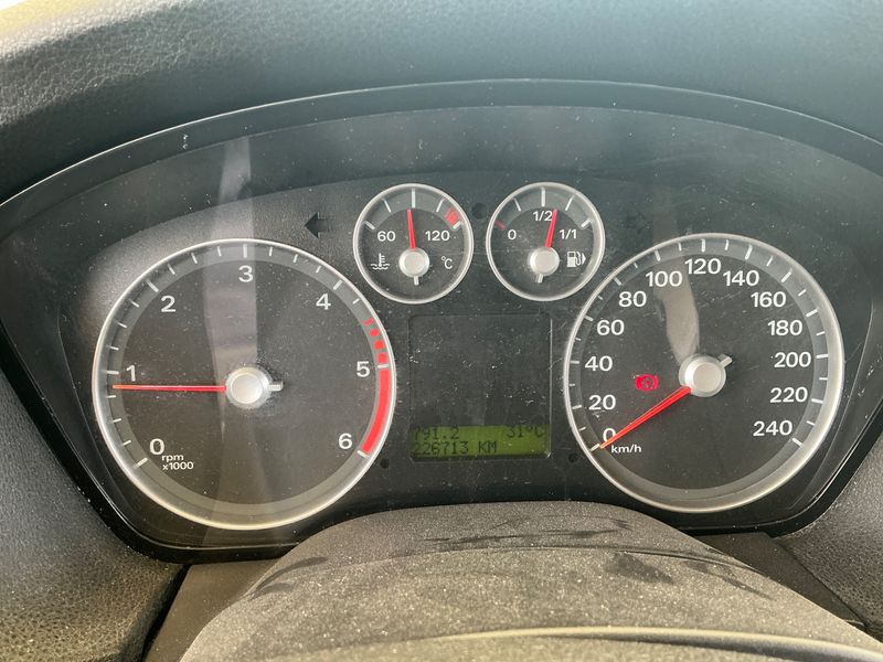 Ford Focus 1.8 TDCi Ghia — zdjęcie 4