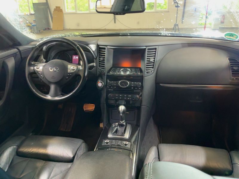 Infiniti QX70 5.0 V8 S Premium — zdjęcie 12