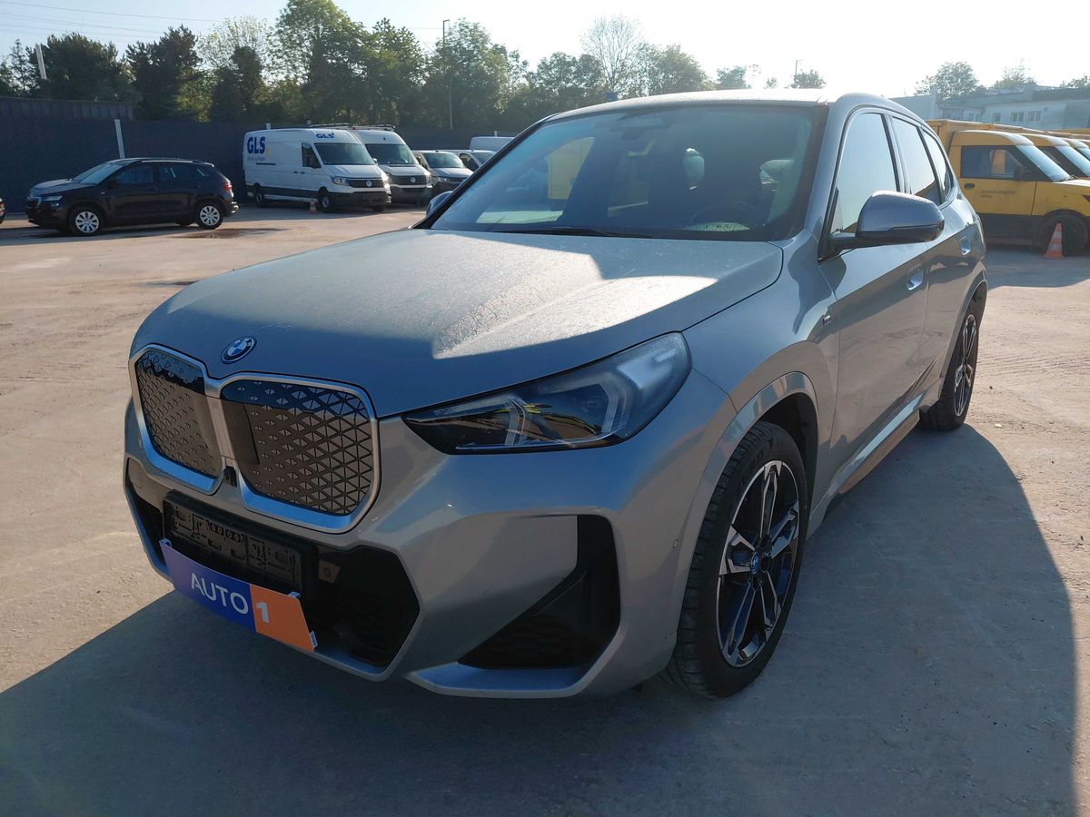 BMW iX1 2024