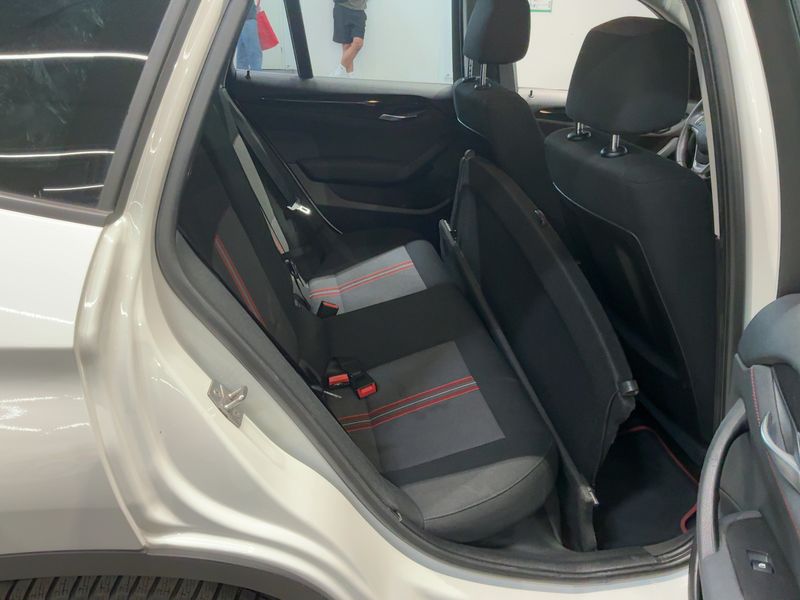 BMW X1 xDrive 18d — zdjęcie 14