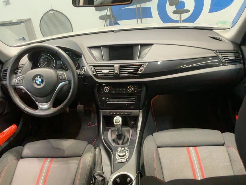 BMW X1 xDrive 18d — zdjęcie 12