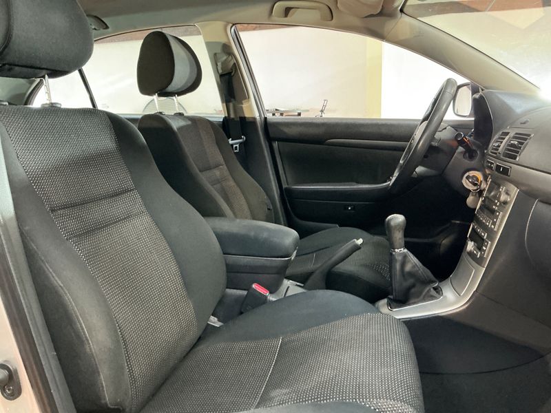 Toyota Avensis 1.8 C Liftback — zdjęcie 3