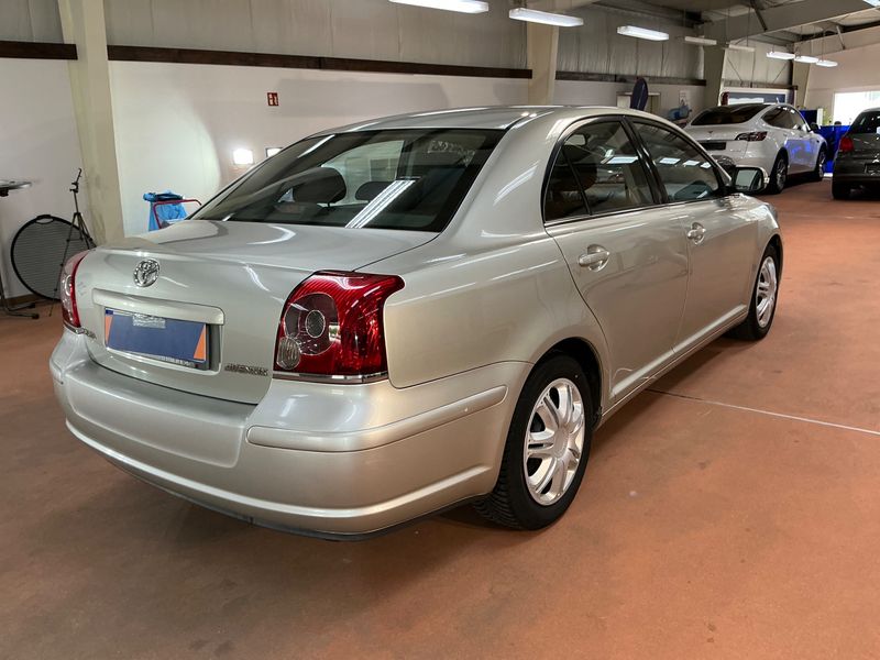 Toyota Avensis 1.8 C Liftback — zdjęcie 2