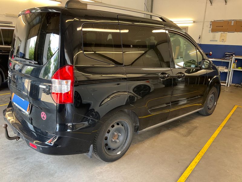 Ford Tourneo 1.0 EcoBoost Titanium — zdjęcie 2