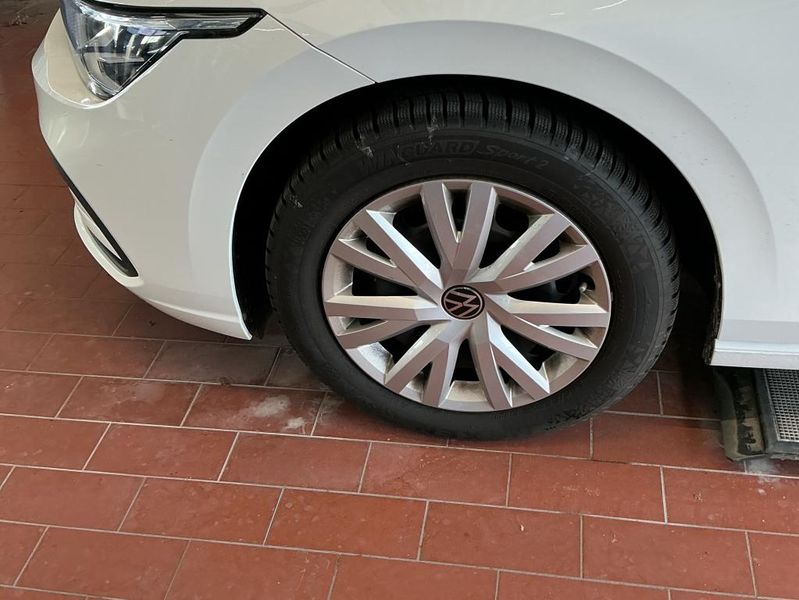 Volkswagen Golf VIII 1.0 TSI Life — zdjęcie 24