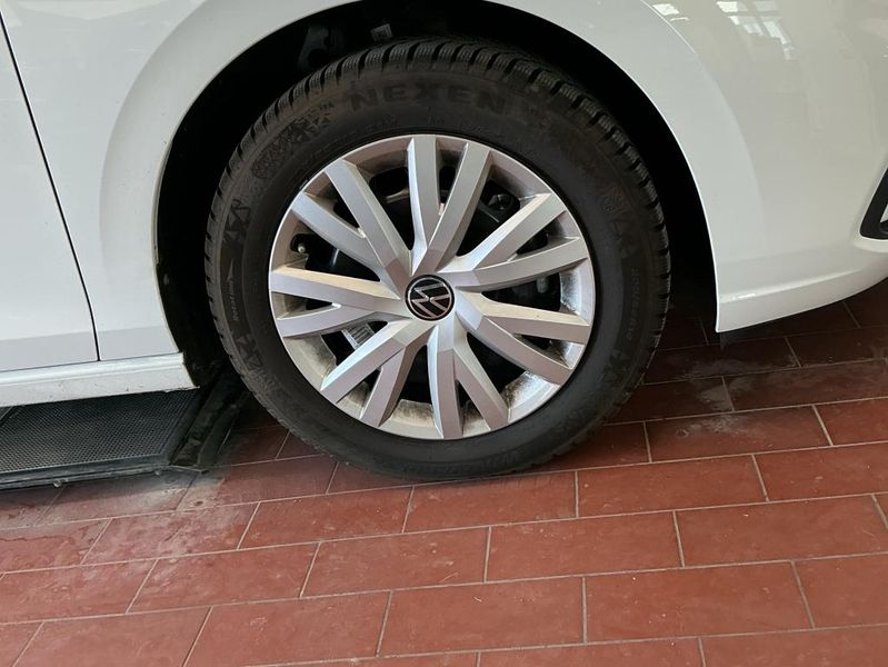 Volkswagen Golf VIII 1.0 TSI Life — zdjęcie 25