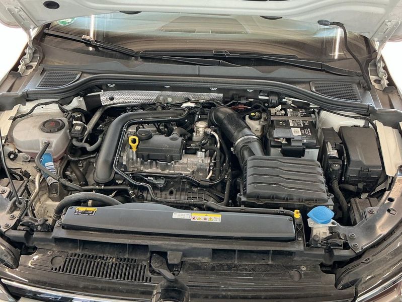 Volkswagen Golf VIII 1.0 TSI Life — zdjęcie 8