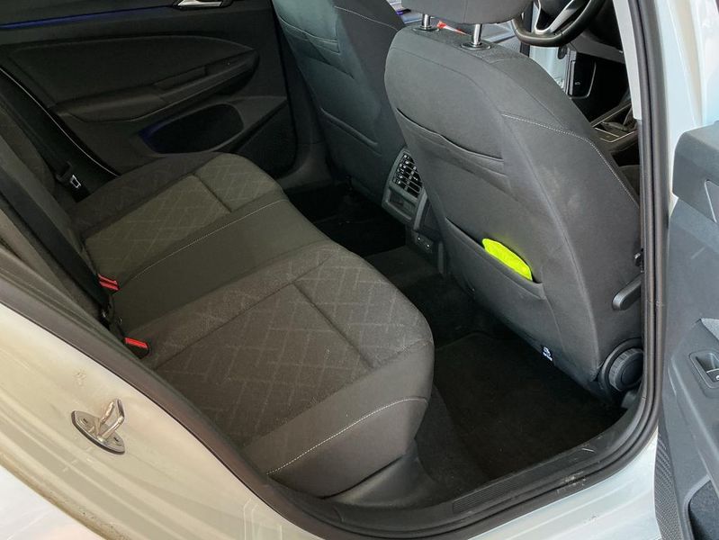 Volkswagen Golf VIII 1.0 TSI Life — zdjęcie 12