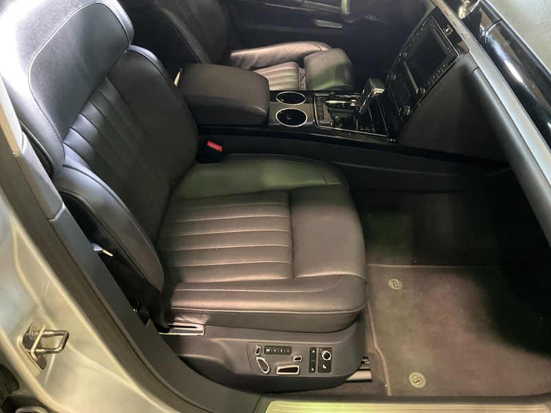 Volkswagen Phaeton 3.0 V6 TDI 4Motion — zdjęcie 11