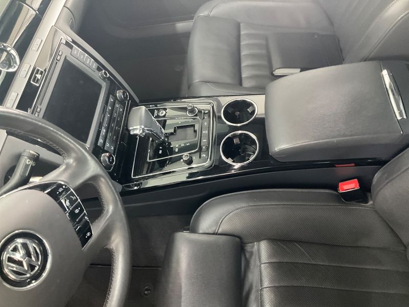 Volkswagen Phaeton 3.0 V6 TDI 4Motion 2015 – снимка 29