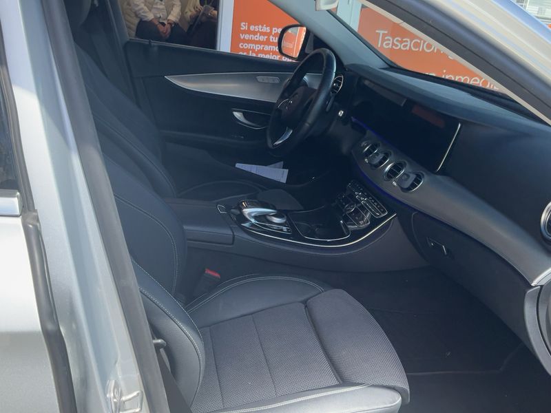 Mercedes-Benz E-Klasse E 220 d AMG Line — zdjęcie 11