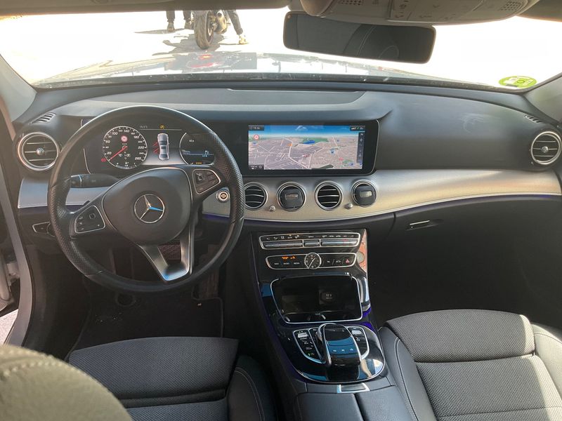 Mercedes-Benz E-Klasse E 220 d AMG Line — zdjęcie 12