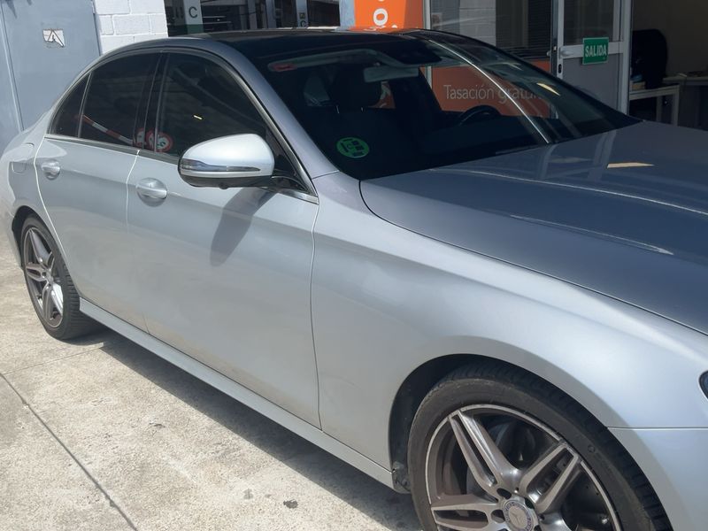 Mercedes-Benz E-Klasse E 220 d AMG Line — zdjęcie 8