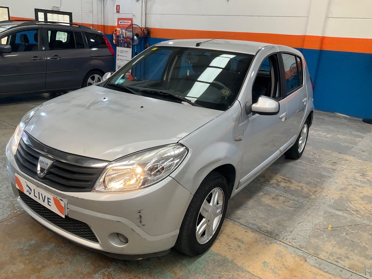 Dacia Sandero 2008 — photo 1