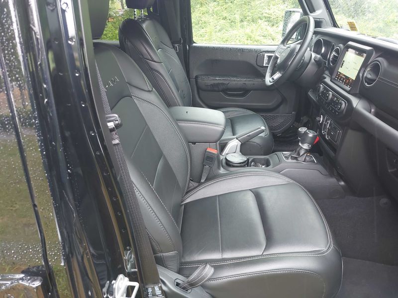 Jeep Wrangler Unlimited 2.0 4xe Plug-in Hybrid Sahara — zdjęcie 10