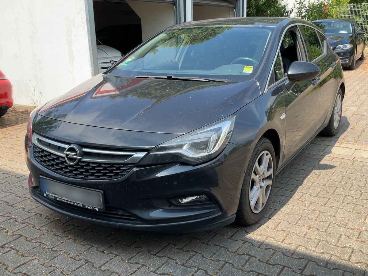 Opel Astra 2015 — photo 1