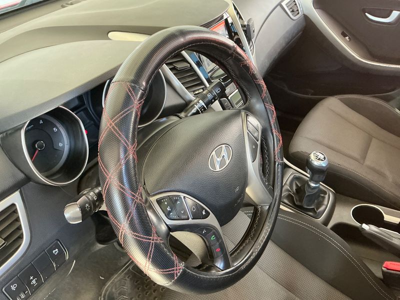 Hyundai i30 1.6 CRDi Go! 2015 – снимка 36