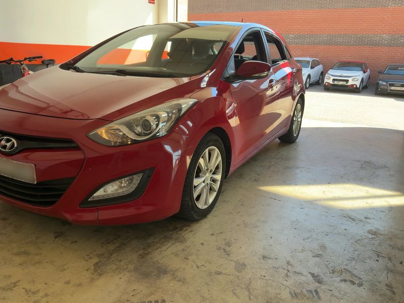Hyundai i30 1.6 CRDi Go! 2015 – снимка 2
