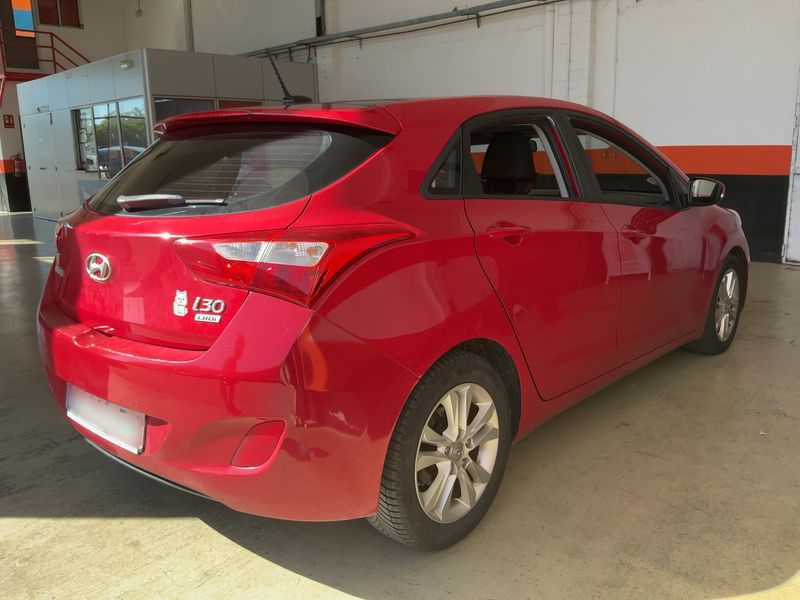 Hyundai i30 1.6 CRDi Go! 2015 – снимка 8