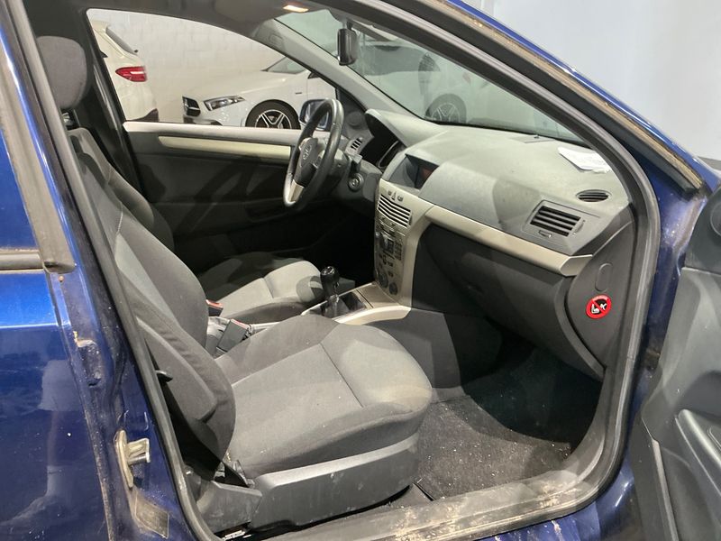 Opel Astra 1.6 CATCH ME — zdjęcie 3