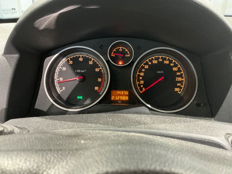 Opel Astra 1.6 CATCH ME — zdjęcie 4