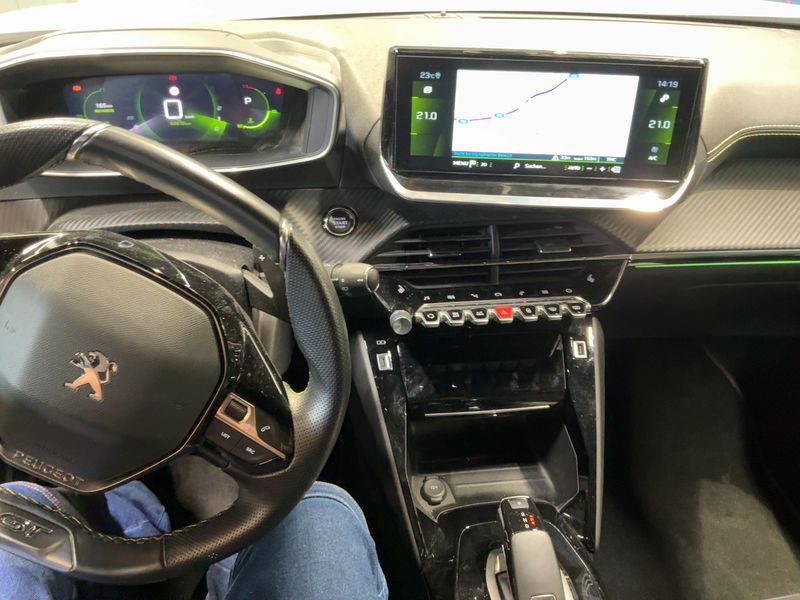 Peugeot 2008 1.2 PureTech GT — zdjęcie 12
