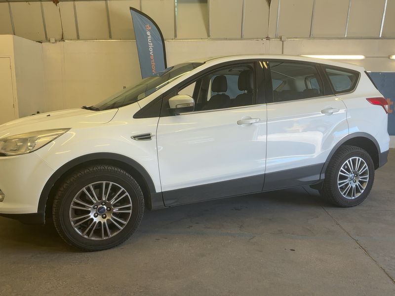 Ford Kuga 2.0 TDCi Titanium — zdjęcie 2