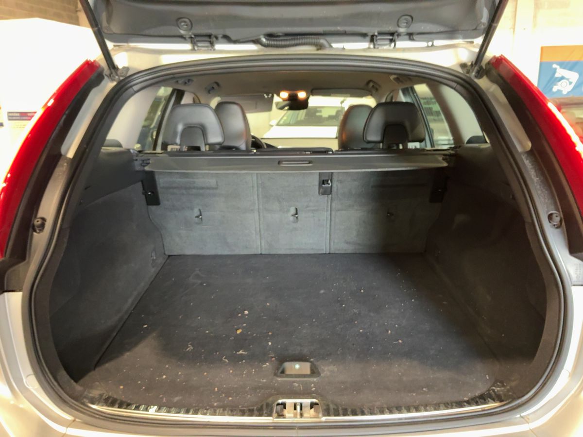 Volvo XC60 2018 — photo 16