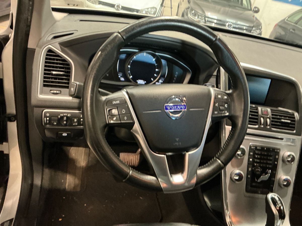 Volvo XC60 2018 — photo 25