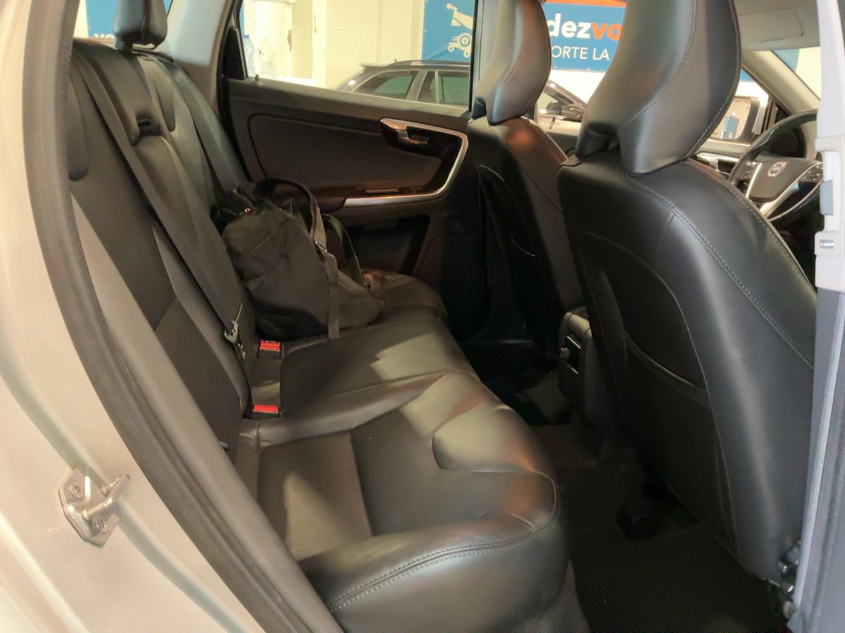 Volvo XC60 2018 — photo 20