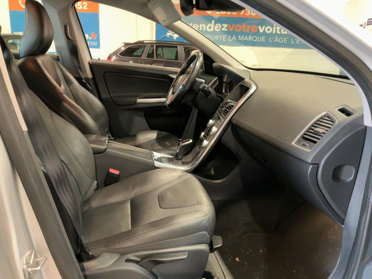 Volvo XC60 2018 — photo 17