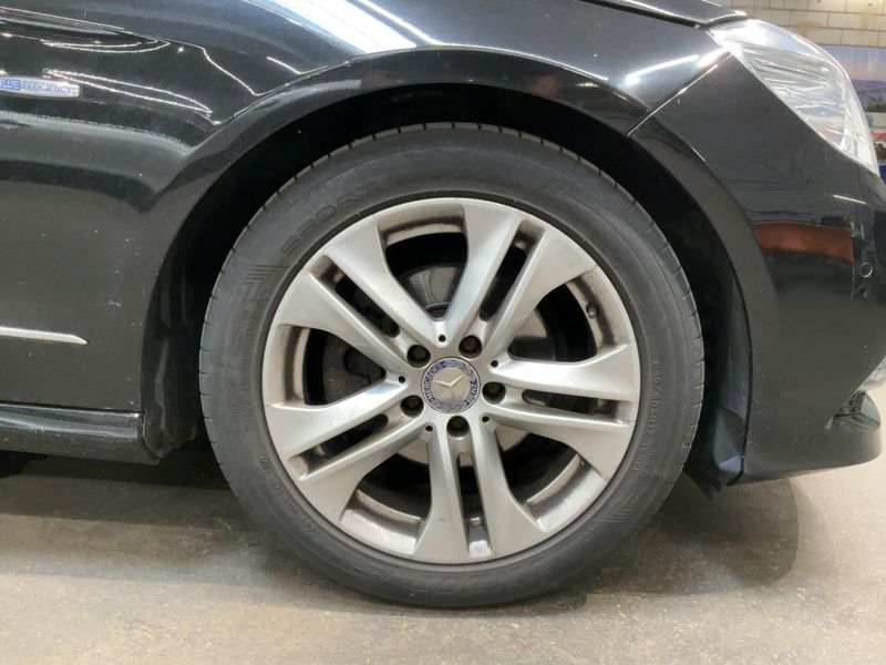 Mercedes-Benz E-Klasse E 200 CGI T BlueEfficiency Avantgarde 2011 – снимка 11