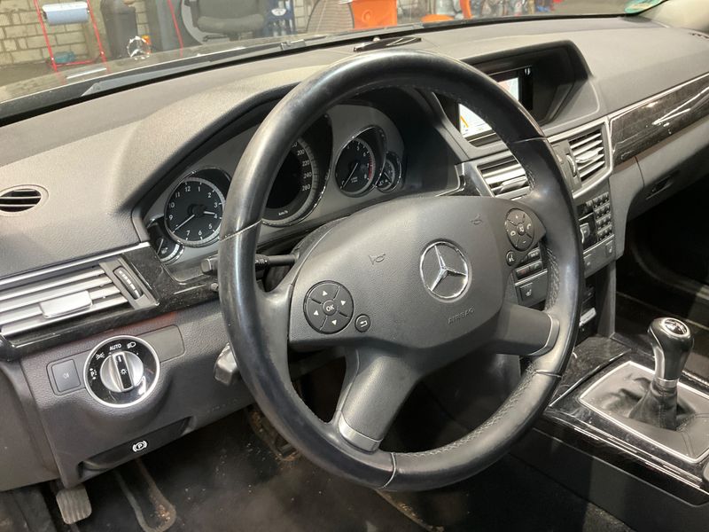 Mercedes-Benz E-Klasse E 200 CGI T BlueEfficiency Avantgarde 2011 – снимка 26