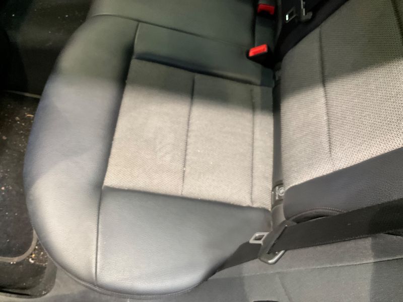 Mercedes-Benz E-Klasse E 200 CGI T BlueEfficiency Avantgarde 2011 – снимка 29