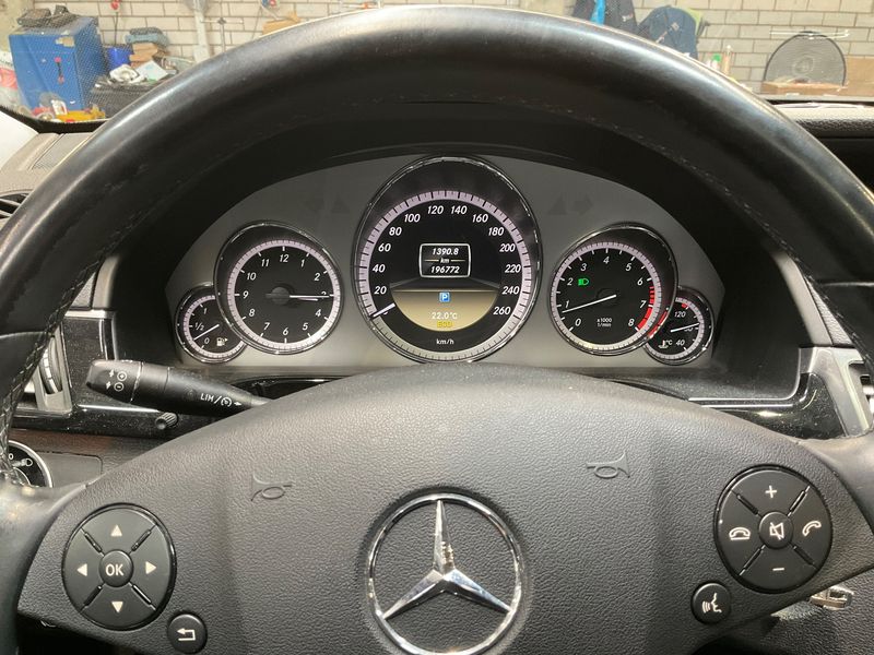 Mercedes-Benz E-Klasse E 200 CGI T BlueEfficiency Avantgarde 2011 – снимка 18