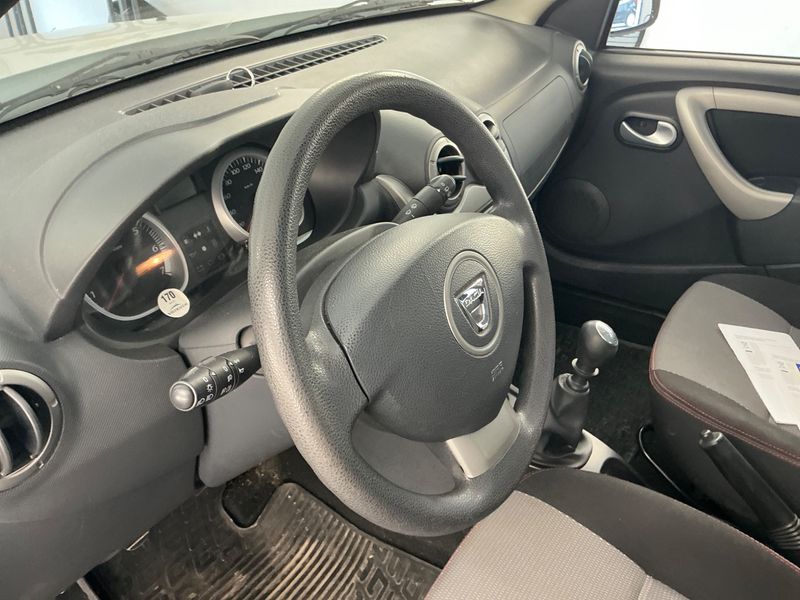 Dacia Duster 1.5 dCi Laureate 4x4 2012 – снимка 37