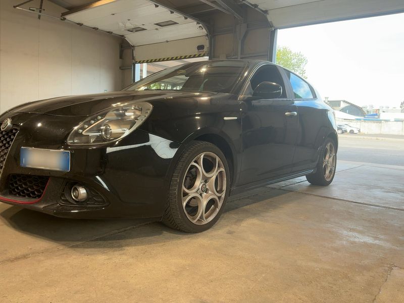 Alfa Romeo Giulietta 1.6 JTD Sport — zdjęcie 2