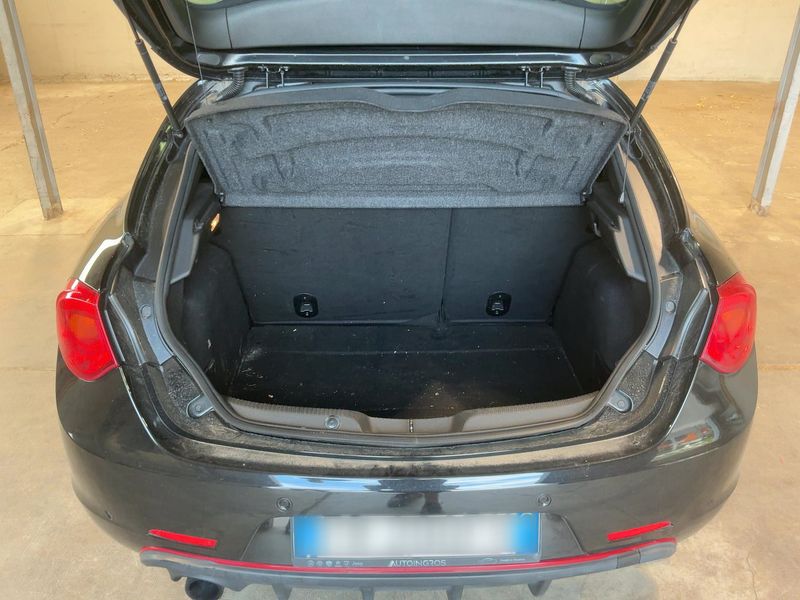 Alfa Romeo Giulietta 1.6 JTD Sport — zdjęcie 10